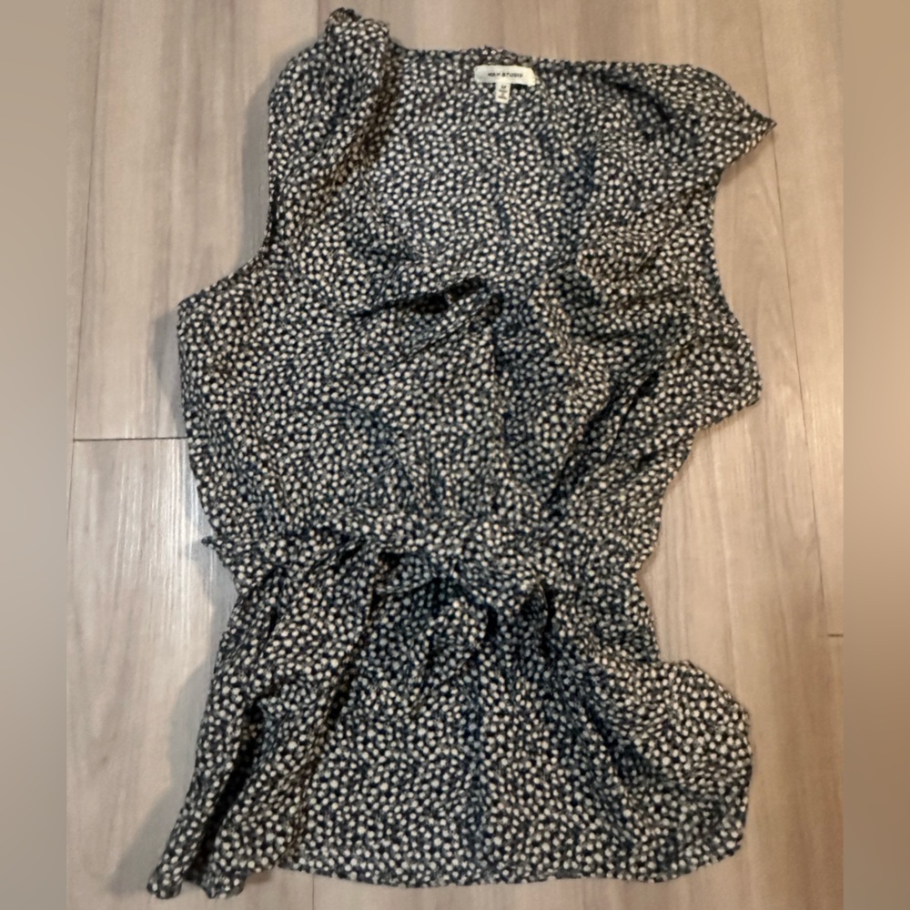 Max Studio Black and White Sleeveless Blouse